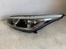 Laden Sie das Bild in den Galerie-Viewer, Frontscheinwerfer Kia Ceed 92102A2010 Ein Satz Scheinwerfer Headlight SCH1982829180hx