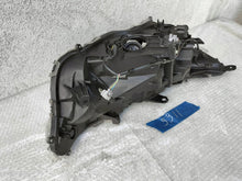 Laden Sie das Bild in den Galerie-Viewer, Frontscheinwerfer Toyota Rav 4 81110-02S80 Ein Stück (Rechts oder Links)