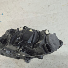 Laden Sie das Bild in den Galerie-Viewer, Frontscheinwerfer Seat Leon 5P1941008D Bi-Xenon Rechts Scheinwerfer Headlight