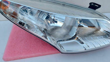 Laden Sie das Bild in den Galerie-Viewer, Frontscheinwerfer Renault Megane III 260108719R Rechts Scheinwerfer Headlight