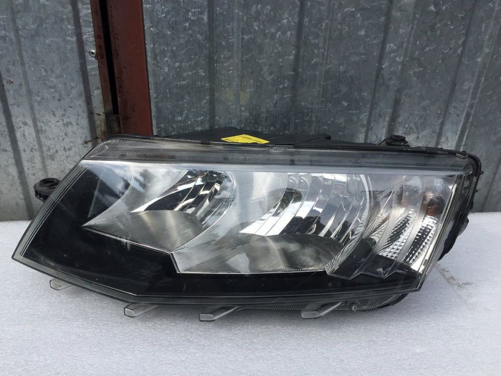 Frontscheinwerfer Skoda Octavia Links Scheinwerfer Headlight SCH9352172438bj