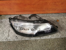 Load image into Gallery viewer, Frontscheinwerfer Skoda Rapid 5JB941016 Rechts Scheinwerfer Headlight SCH4384699671dc