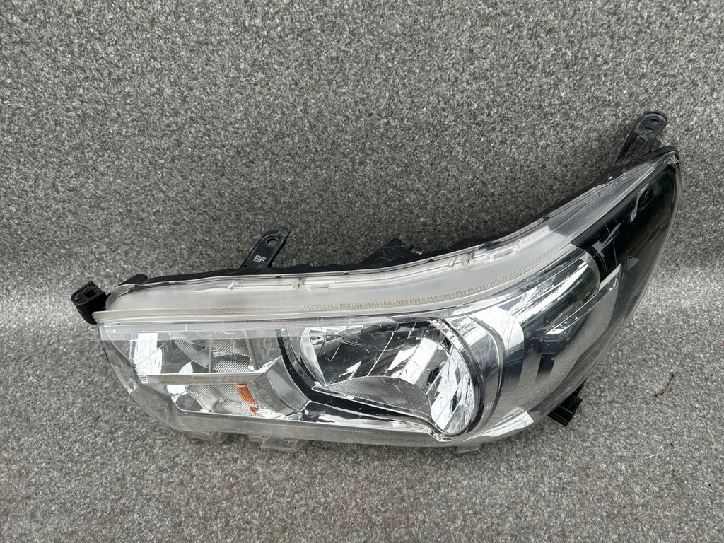 Frontscheinwerfer Toyota Hilux VIII Links Scheinwerfer Headlight SCH3387295682nq