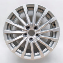 Laden Sie das Bild in den Galerie-Viewer, 1x Alufelge 17 Zoll 7.0&quot; 5x112 45ET Glanz Silber 81A601025A Audi Q2 Rim Wheel