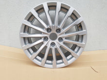 Laden Sie das Bild in den Galerie-Viewer, 1x Alufelge 17 Zoll 7.0&quot; 5x112 45ET Glanz Silber 81A601025A Audi Q2 Rim Wheel