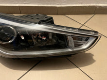 Laden Sie das Bild in den Galerie-Viewer, Frontscheinwerfer Hyundai I30 III 92102-G4020 Rechts Scheinwerfer Headlight