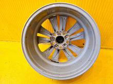 Laden Sie das Bild in den Galerie-Viewer, 1x Alufelge 18 Zoll 8.0" 5x120 30ET Glanz Silber 6775403 BMW 5 F07 Rim Wheel FEL6455135765zs