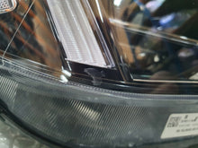 Laden Sie das Bild in den Galerie-Viewer, Frontscheinwerfer Hyundai Tucson D792111A20 GAR-POL9110 Rechts Headlight SCH7723082398ok