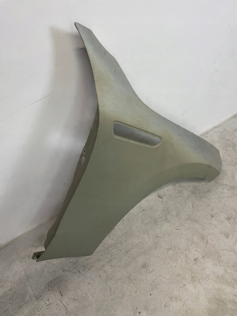 Kotflügel Mercedes-Benz Eqc Vorne Rechts Zum Streichen