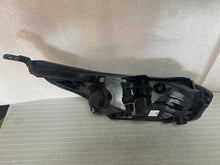 Laden Sie das Bild in den Galerie-Viewer, Frontscheinwerfer Kia Ceed 92101J7100 LED Ein Stück (Rechts oder Links)