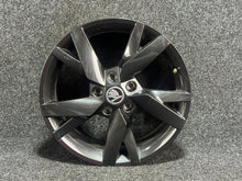 Laden Sie das Bild in den Galerie-Viewer, 1x Alufelge 17 Zoll 6.5" 5x112 46ET Glanz Silber 5E3601025AC Skoda Octavia Iv FEL1009341898to