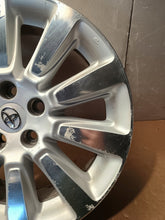 Laden Sie das Bild in den Galerie-Viewer, 1x Alufelge 18 Zoll 7.0" 5x114.3 35ET Glanz Silber Toyota Sienna Rim Wheel FEL2780688140fm