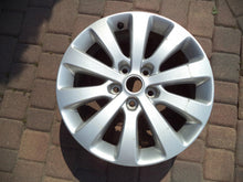 Laden Sie das Bild in den Galerie-Viewer, 1x Alufelge 17 Zoll 7.0&quot; 5x115 44ET Glanz Silber OPO44 Opel Rim Wheel