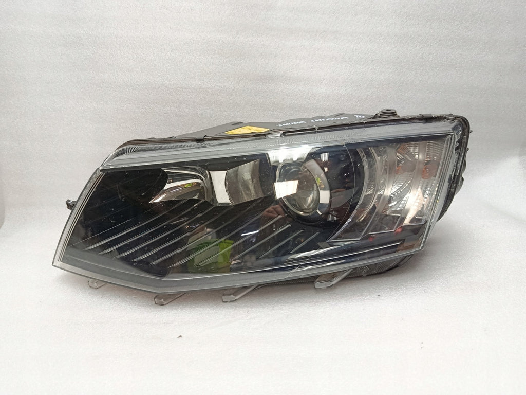 Frontscheinwerfer Skoda Octavia III 5E1941017B Xenon Links Headlight SCH2900180836hr