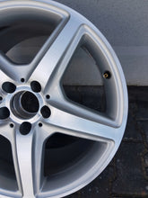Load image into Gallery viewer, 1x Alufelge 18 Zoll 9.5" 5x112 48ET Glanz Silber A2184011502 Mercedes-Benz Cls FEL1992309244mz
