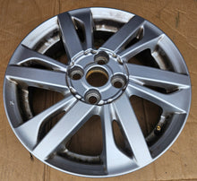 Laden Sie das Bild in den Galerie-Viewer, 1x Alufelge 15 Zoll 4.5" 4x100 35ET Glanz Silber 426110H040 Toyota Yaris FEL3105846716xt