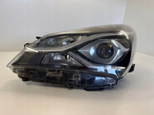 Laden Sie das Bild in den Galerie-Viewer, Frontscheinwerfer Toyota Yaris Links Scheinwerfer Headlight SCH5628572869gt