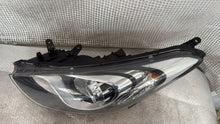 Laden Sie das Bild in den Galerie-Viewer, Frontscheinwerfer Hyundai I30 HYUI3012 Links Scheinwerfer Headlight SCH5072131769fs