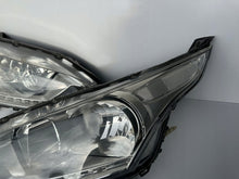 Laden Sie das Bild in den Galerie-Viewer, Frontscheinwerfer Ford Connect FT11-13W030AA FT11-13W029AA Ein Satz Headlight SCH9698543786tq