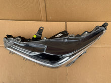 Laden Sie das Bild in den Galerie-Viewer, Frontscheinwerfer Toyota Corolla 81185-02T51-00 Links Scheinwerfer Headlight SCH8371554926ee