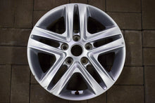 Laden Sie das Bild in den Galerie-Viewer, 1x Alufelge 16 Zoll 6.5&quot; 5x114.3 50ET Glanz Silber 52910J7200 Kia Ceed Rim Wheel