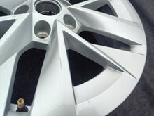 Laden Sie das Bild in den Galerie-Viewer, 1x Alufelge 17 Zoll 7.0&quot; 5x112 46ET 5E3601025E Skoda Octavia Iv Rim Wheel