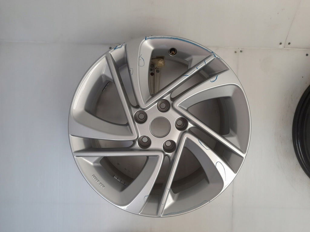 1x Alufelge 17 Zoll 7.0" 5x114.3 40ET Glanz Silber KE409-4E200 8201485175 Nissan