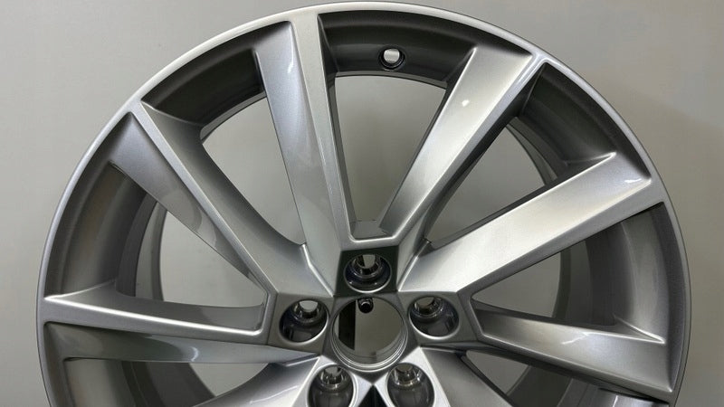 1x Alufelge 17 Zoll 6.5" 5x100 40ET Glanz Silber 657601025D Skoda Scala Kamiq I FEL5288702868xb