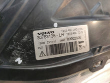 Laden Sie das Bild in den Galerie-Viewer, Frontscheinwerfer Volvo 30763135 Links Scheinwerfer Headlight SCH9070118209jn