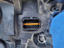 Laden Sie das Bild in den Galerie-Viewer, Frontscheinwerfer Opel Vivaro B 260109424R Rechts Scheinwerfer Headlight SCH2495220476kt