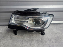 Laden Sie das Bild in den Galerie-Viewer, Frontscheinwerfer Jeep Grand Cherokee Wk2 68144709AF Xenon Links Headlight SCH8388761680dx
