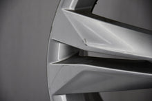 Laden Sie das Bild in den Galerie-Viewer, 1x Alufelge 17 Zoll 7.0" 5x112 39ET Glanz Silber 7N5601025G Seat Alhambra FEL9338354714eg