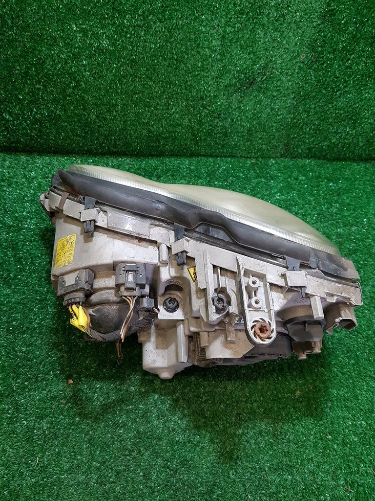 Frontscheinwerfer Mercedes-Benz W203 0301166276XXX 1307329088 Xenon Rechts SCH1037054565sd