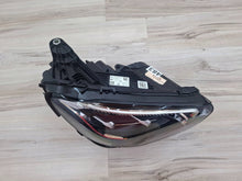 Laden Sie das Bild in den Galerie-Viewer, Frontscheinwerfer Mercedes-Benz W213 A2139067609 Q01ZGS001KOD 85122000 Rechts SCH6428835116kf