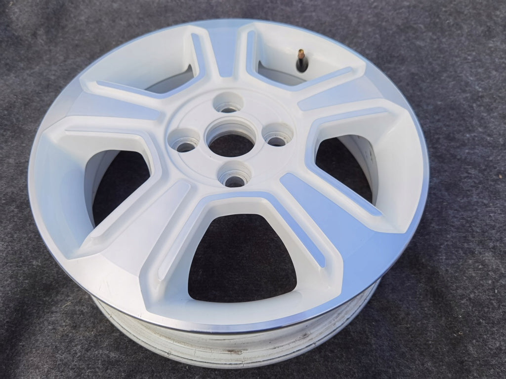1x Alufelge 15 Zoll 4.5" 4x100 35ET Glanz Weiß PW457-0H005 Toyota Aygo Rim Wheel FEL1333090478or