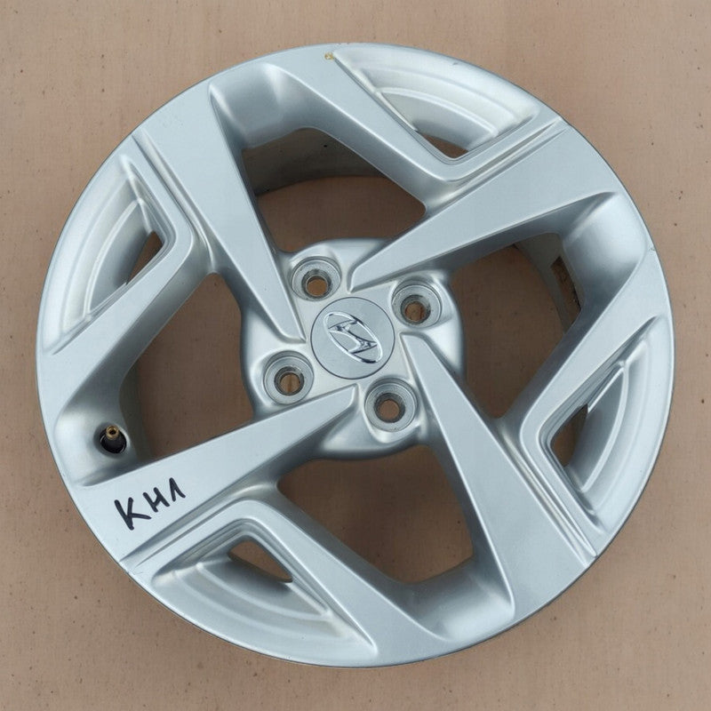 1x Alufelge 15 Zoll 6.0" 4x100 48ET Glanz Silber 52910K7100 Hyundai I10 Iii