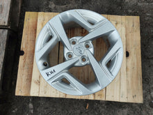 Load image into Gallery viewer, 1x Alufelge 15 Zoll 6.0&quot; 4x100 48ET Glanz Silber 52910K7100 Hyundai I10 Iii