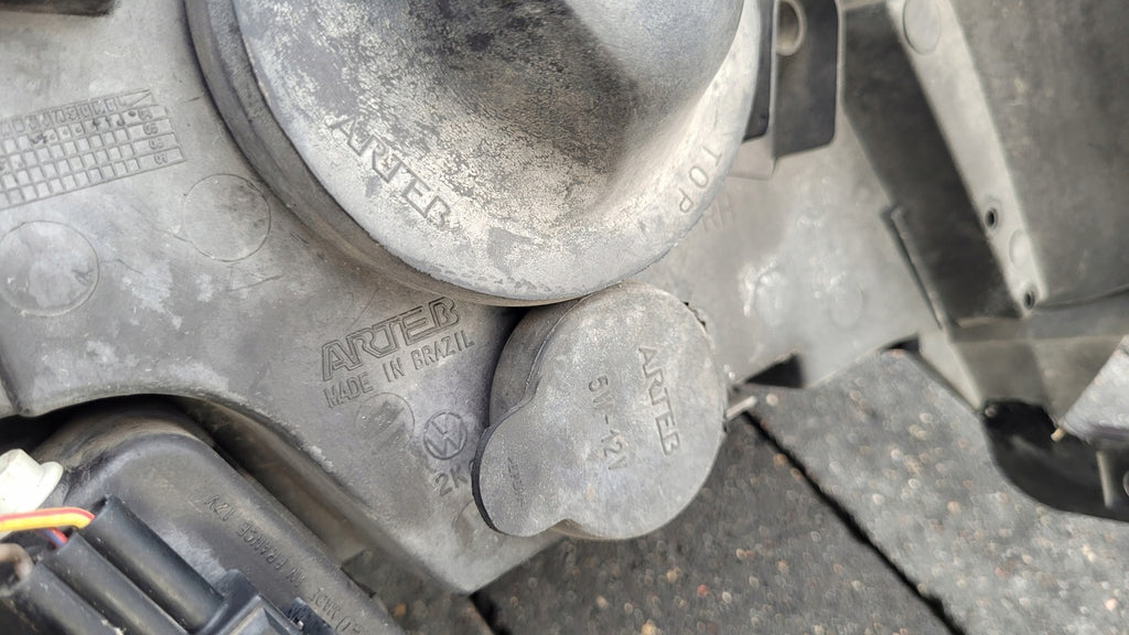 Frontscheinwerfer VW Fox Ein Satz Scheinwerfer Headlight SCH4918221043zn