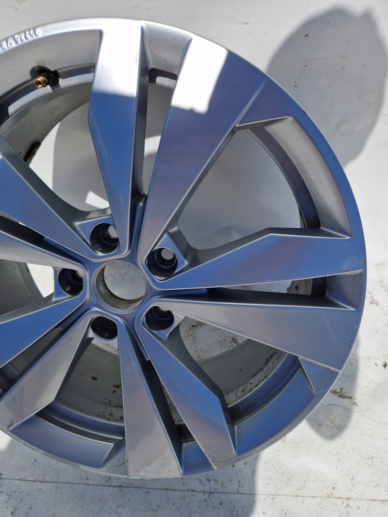 1x Alufelge 18 Zoll 7.5" 5x112 50ET Glanz Silber 10A071498 VW Rim Wheel FEL7777158204cb