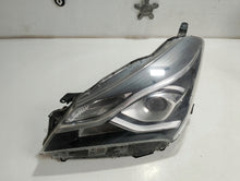Load image into Gallery viewer, Frontscheinwerfer Toyota Yaris Links Scheinwerfer Headlight