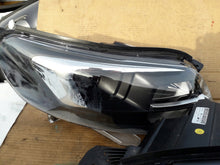 Laden Sie das Bild in den Galerie-Viewer, Frontscheinwerfer Opel Vivaro C 9832837680 9832836480 Xenon Rechts oder Links