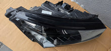 Laden Sie das Bild in den Galerie-Viewer, Frontscheinwerfer Skoda Enyaq 5LB941016A Full LED Ein Stück (Rechts oder Links)