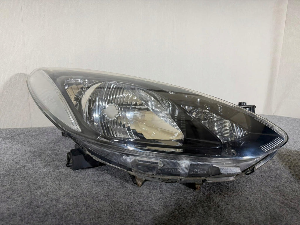 Frontscheinwerfer Mazda II D651-51030 Rechts Scheinwerfer Headlight SCH8303199187nz