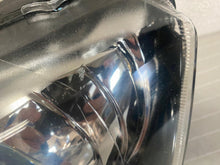 Laden Sie das Bild in den Galerie-Viewer, Frontscheinwerfer Skoda Rapid 5JB941015 Xenon Links Scheinwerfer Headlight SCH7871368098ac