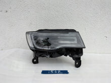 Laden Sie das Bild in den Galerie-Viewer, Frontscheinwerfer Jeep Grand Cherokee Xenon Rechts Scheinwerfer Headlight SCH6760514889cw