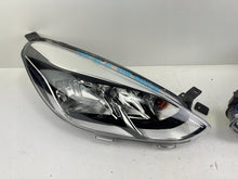 Laden Sie das Bild in den Galerie-Viewer, Frontscheinwerfer Ford Fiesta H1BB-13W029-AD H1BB-13W030-AD Vorderseite SCH2511293021wa