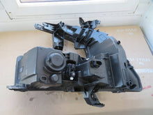 Laden Sie das Bild in den Galerie-Viewer, Frontscheinwerfer Renault Master 260609073R- 260609073R260609073R Links SCH5481780365cm