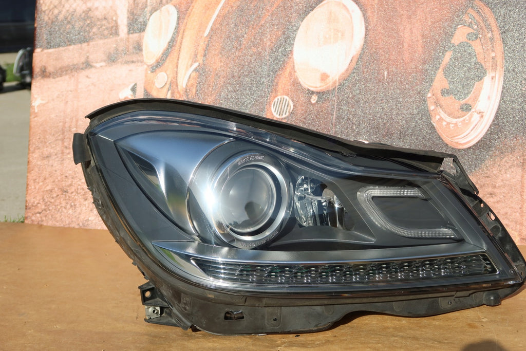 Frontscheinwerfer Mercedes-Benz W204 A2048204439 Xenon Rechts Headlight