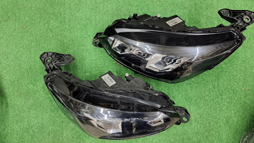 Frontscheinwerfer Peugeot 208 73313326 90200109 FULL LED Ein Satz Headlight