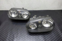 Laden Sie das Bild in den Galerie-Viewer, Frontscheinwerfer VW Golf IV 32424323 Ein Satz Scheinwerfer Headlight SCH1021856777sg